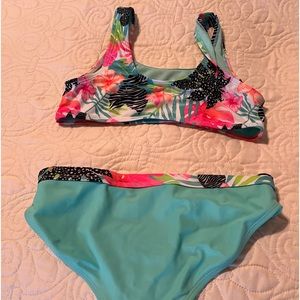 Girls 2 pc swimsuit. Size 10-12